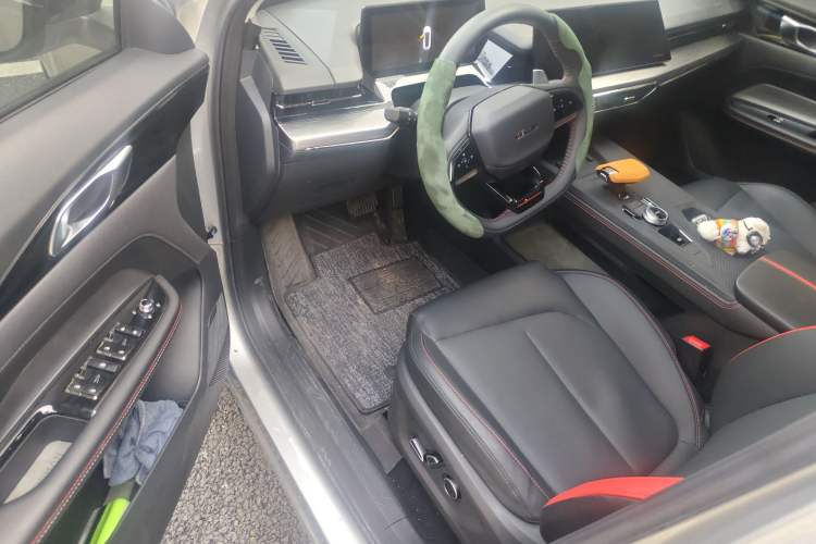 Used CHANGAN OSHAN Z6 2022 Blue Whale 1.5T DCT Smart Navigation Model
