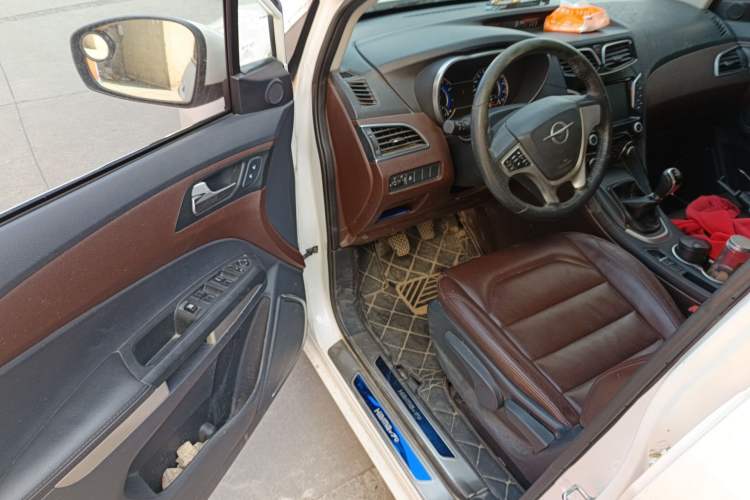 Used Haima V70 2016 2.0L Manual - Comfort Edition 6 Seats