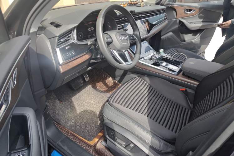 Used Audi Q7 2021 55 TFSI quattro S line Sport model Driver Seat