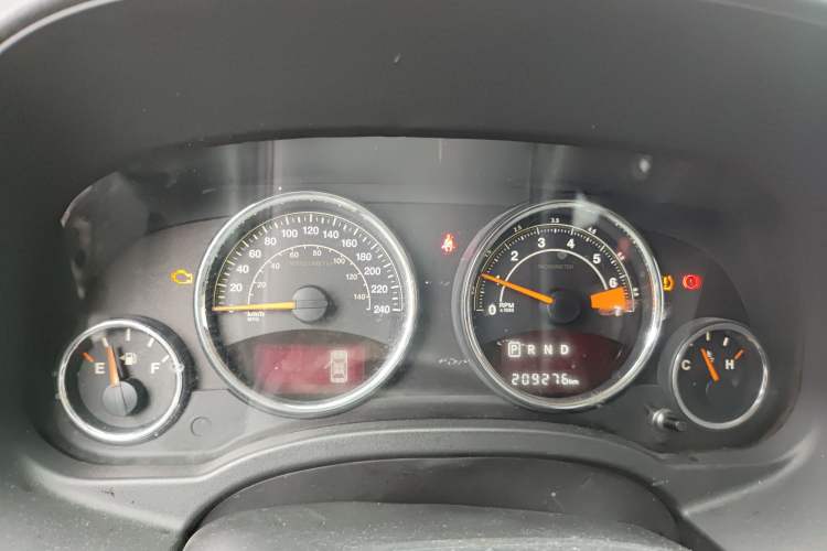 Used Jeep Compass 2015 2.0L Two-Wheel Drive Luxury Edition
