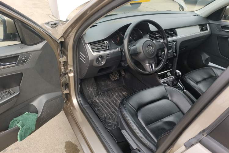 Used Volkswagen Bora 2015 Qihui Edition 1.6L Automatic Fashion Model Driver Seat