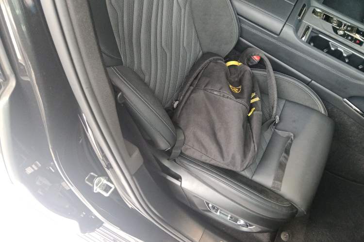 Used Lynk & Co 09 2021 2.0T Halo Six-Seater Right Front Seat