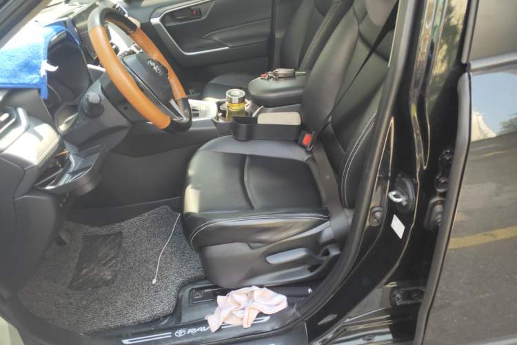 Used Toyota RAV4 2023 2.0L CVT Two-Wheel Drive Urban Edition Left Front Seat