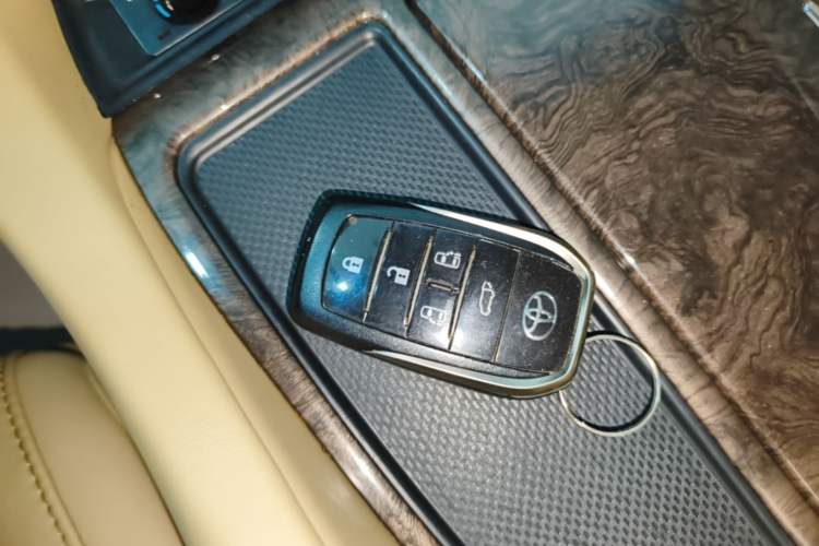 Used Toyota Vellfire 2021 Crown Dual-Engine 2.5L HV Prestige Edition
