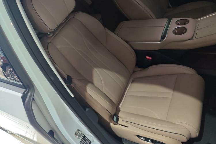 Used XPeng X9 2025 740 Ultra-Long Range Max Right Front Seat