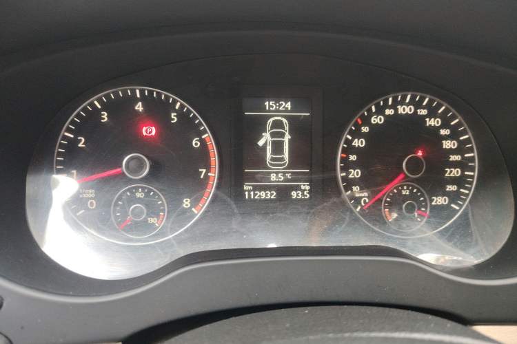 Used Volkswagen Sagitar 2012 1.4TSI Manual Luxury Model Instrument Cluster