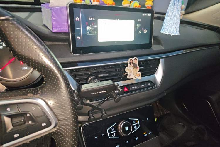 Used Hongqi H5 2022 Classic Model Facelift 1.5T DCT Qiyun Edition Audio And AC Panel