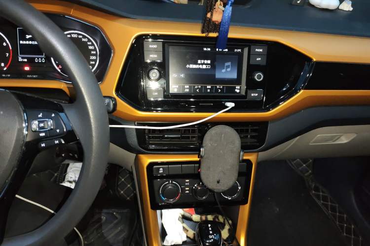 Used Volkswagen T-Cross 2019 280TSI DSG Comfort Edition Audio And AC Panel