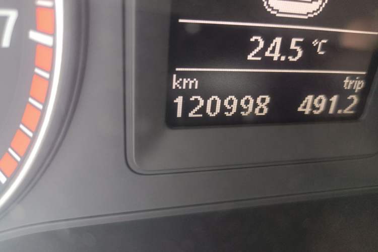 Used Volkswagen Sagitar 2013 2.0 TSI GLI Odometer Close Up