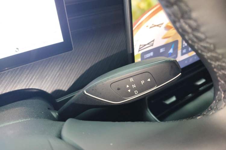 Used Fengyun T9 2024 120 Long-Range Comfort Version 5 Seats Lithium Iron Phosphate Gear Lever