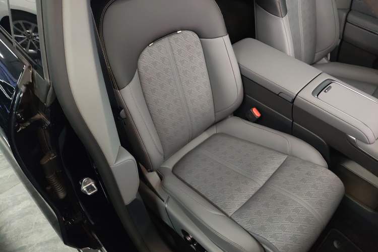 Used Zeekr 7X 2025 100 kWh Long-Range Rear-Wheel Drive with Intelligent Driving Features