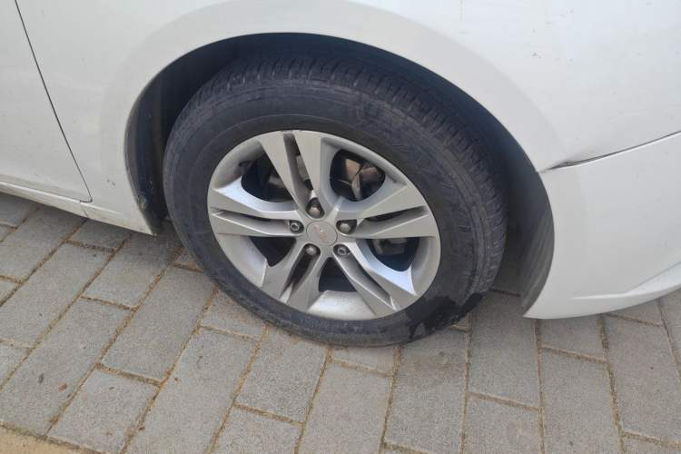 Used Chevrolet Cruze 2015 1.5L Classic SE MT Right Front Wheel Hub