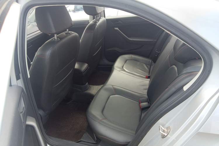 Used Volkswagen Jetta 2015 Zhuihui Edition 1.4L Manual Fashion Model Left Rear Seat