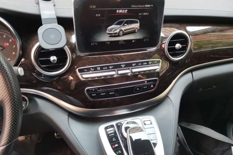 Used Mercedes-Benz V-Class 2018 V 260 Prestige Edition China VI Audio And AC Panel