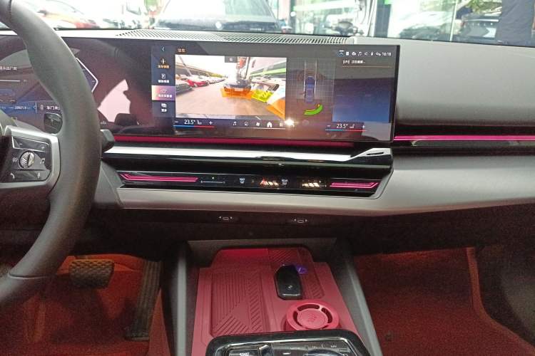 Used BMW 5 Series 2024 525Li M Sport Package Audio And AC Panel