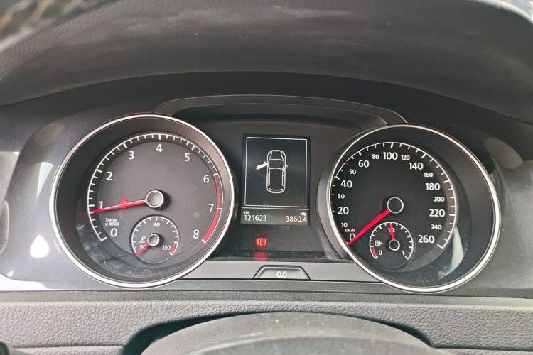 Used Volkswagen Golf 2017 1.6L Automatic Comfort Million-Vehicle Anniversary Edition Instrument Cluster