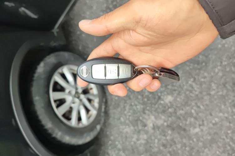 Used Nissan X-Trail 2017 2.0L CVT Comfort Edition 2WD Vehicle Key