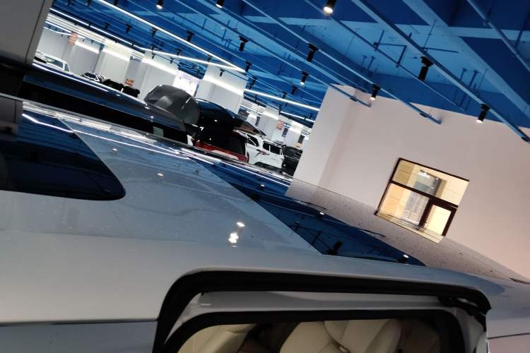 Used Zeekr 009 2024 Six-Seat Executive Version 4WD 108 kWh
