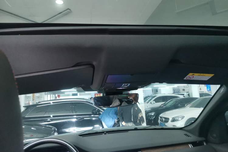 Used Land Rover Discovery Sport 2020 249 PS R-Dynamic Performance Edition Headliner