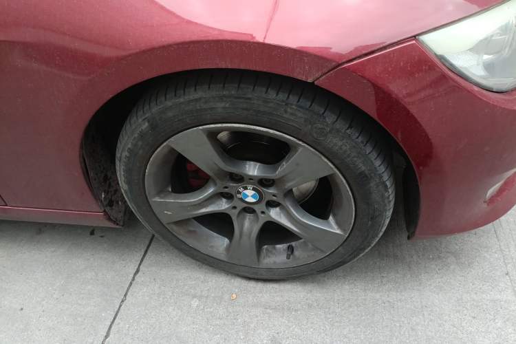 Used BMW 3 Series 2011 325i Convertible Coupe Right Front Wheel Hub