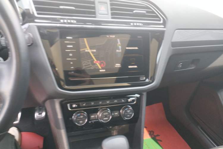 Used Volkswagen Tiguan L 2021 330TSI Automatic Two-Wheel Drive R-Line Enhanced Edition Audio And AC Panel