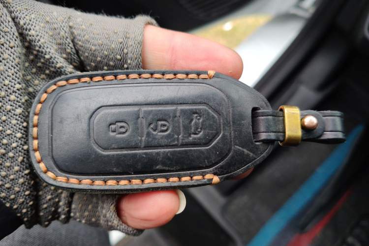 Used JMC Fushun 2023 2.0T Automatic Mid-Range Mid-Roof Commercial Multi-Purpose 6-Seater Passenger Vehicle
