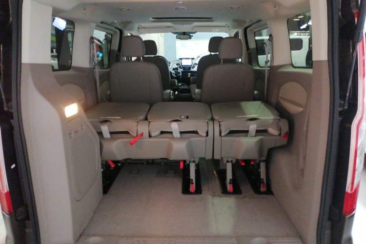 Used Ford Tourneo Custom 2016 2.0T Manual Elite Version