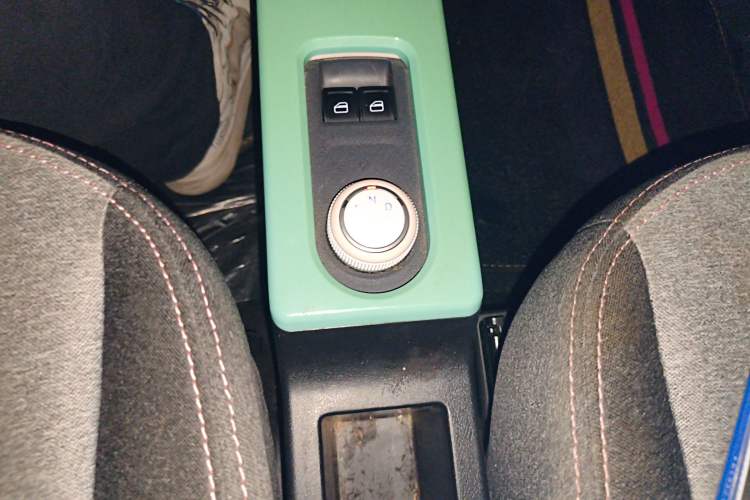 Used Chery QQ Ice Cream 2022 170km Sundae Phosphate Lithium-Ion