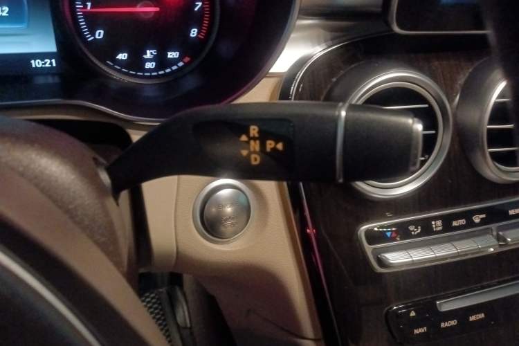 Used Mercedes-Benz GLC 2019 GLC 260 L 4MATIC Luxury Model Gear Lever