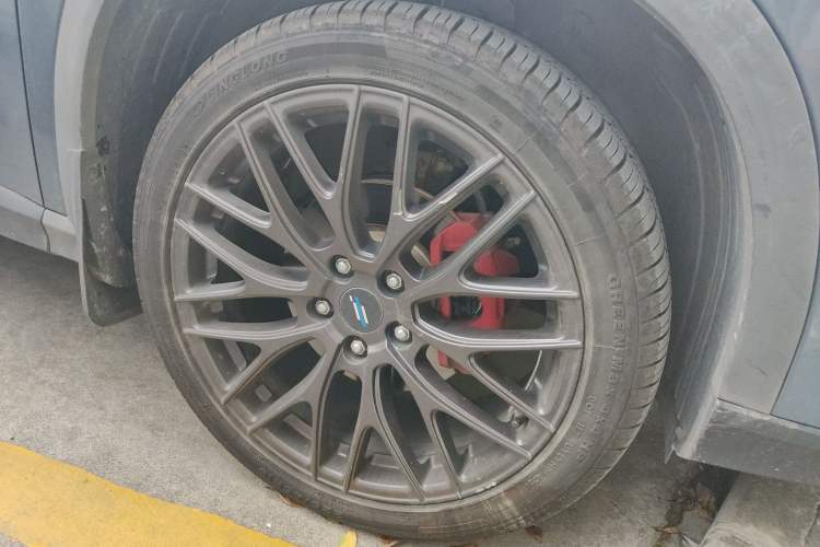 Used CHANGAN OSHAN X5 2021 1.5T DCT Flagship Edition Right Front Wheel Hub