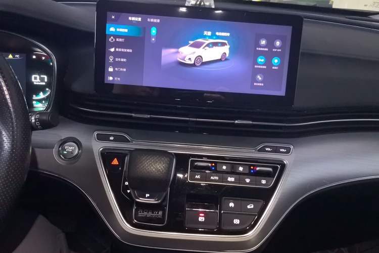 Used Roewe iMAX8 2021 400TGI Supreme Series Prestige Edition Audio And AC Panel