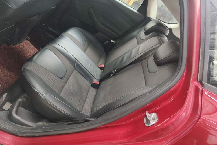 Used Ford Focus 2012 Hatchback 1.6L Automatic Fashion Edition
