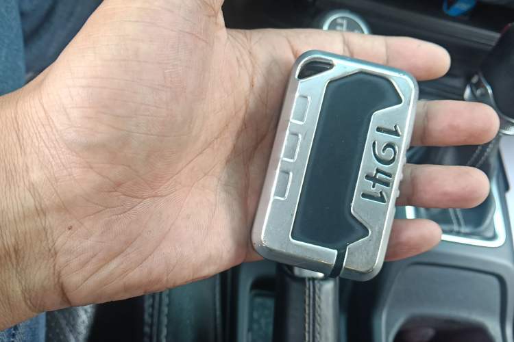 Used Jeep Wrangler 2018 2.0T Sahara Four-Door Edition Vehicle Key