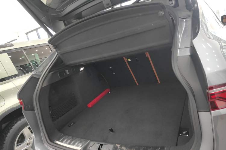 Used Jaguar F-PACE 2023 P250 R-Dynamic BLACK
