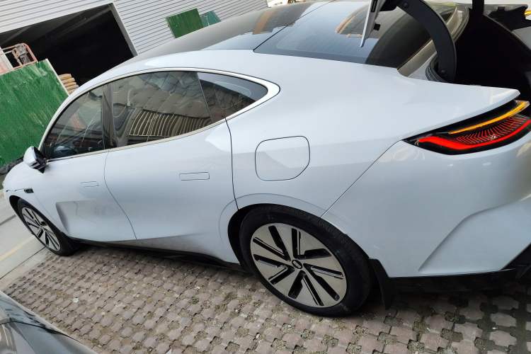 Used Geely Galaxy E8 2024 550 km Range Rear-Wheel-Drive PRO Exterior 3