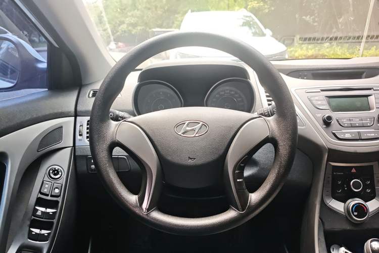 Used Hyundai Elantra (5th Generation / Langdong) 2016 1.6L Automatic Smart Version
