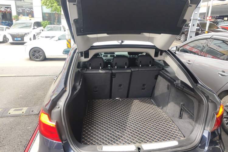 Used BMW 3 Series GT 2019 320i Sport Edition Trunk