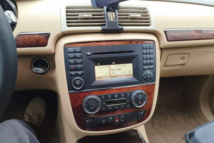 Used Mercedes-Benz R-Class 2009 R 300 L Business Model