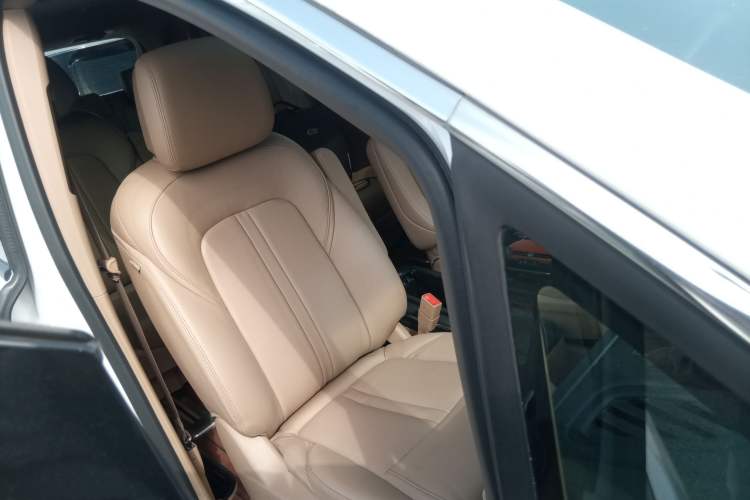 Used Buick GL8 2020 ES Land Cruiser 653T Luxury Edition Right Front Seat