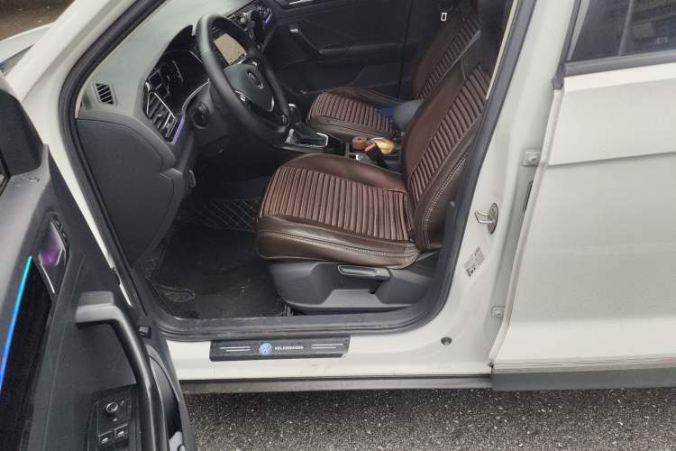 Used Volkswagen T-ROC 2021 280TSI DSG Two-Wheel Drive Comfort Connect Edition