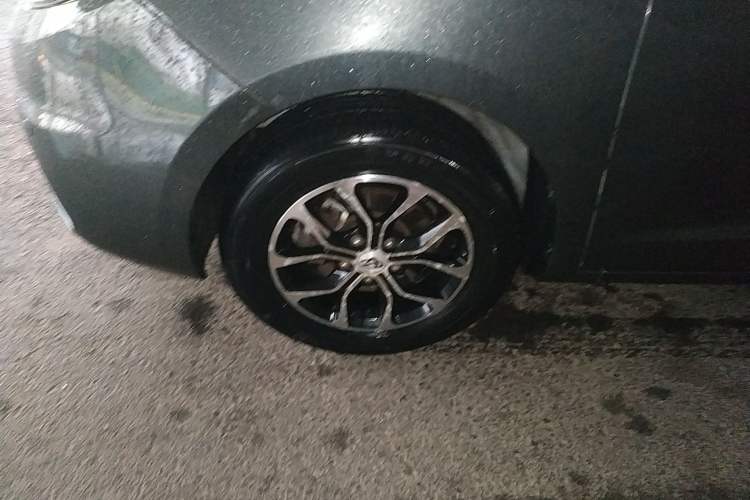 Used CHANGAN KAICHENG Oushang A600 2016 1.5L Manual Luxury 7-Seater Left Front Wheel Hub