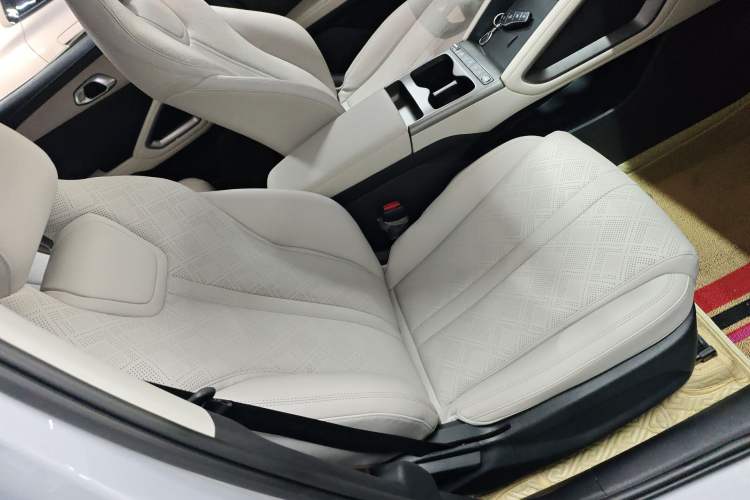 Used BYD Yuan UP 2025 Intelligent Driving Version 401 KM Dynamic Edition Right Front Seat