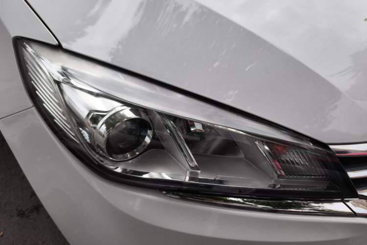 Used Roewe 360 2018 PLUS 1.5L Automatic Luxury Edition Right Front Headlight