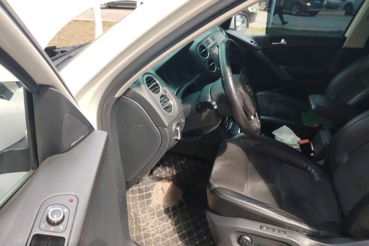 Used Volkswagen Tiguan 2010 2.0 TSI Automatic All-Wheel Drive Flagship Navigation Edition Driver Seat