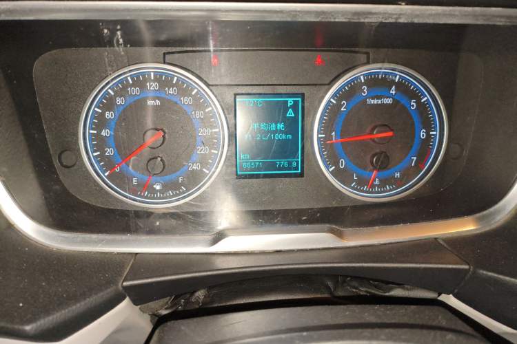 Used Huasong 7 2017 2.0T Automatic Standard Edition Odometer Close Up