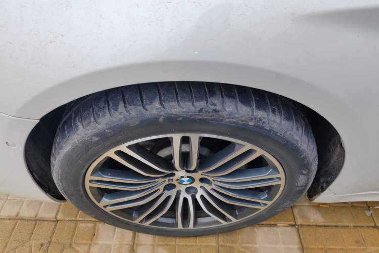 Used BMW 5 Series 2019 530Li xDrive M Sport Package Left Front Wheel Hub