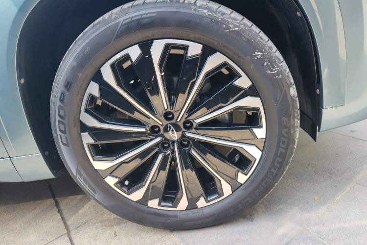 Used Chery Tiggo 9 2023 2.0T Dual-Clutch Two-Wheel Drive Luxury Edition 7 Seats Right Front Wheel Hub