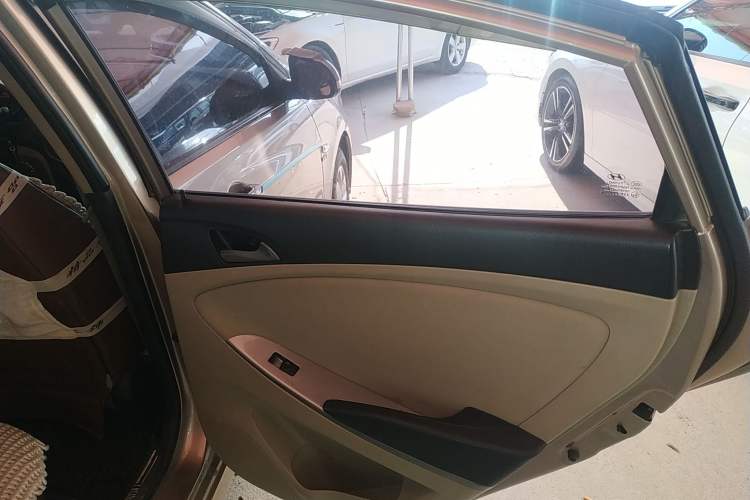 Used Hyundai Verna (older generation) 2014 1.4L Manual Smart GLS Trim