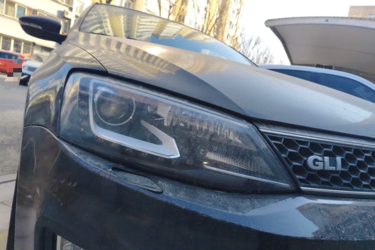 Used Volkswagen Sagitar 2013 2.0 TSI GLI Right Front Headlight