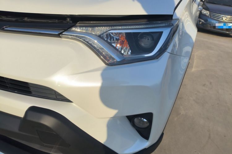 Used Toyota RAV4 2016 2.0L CVT Two-Wheel Drive Fashion Edition China V Standard